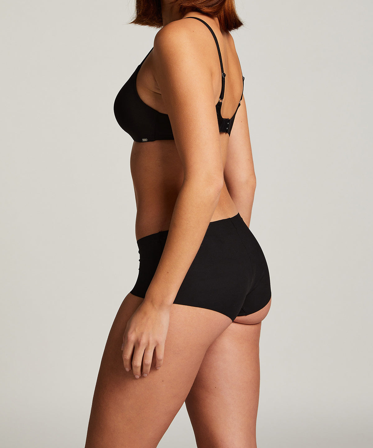Ladies Mid Rise Seamless Comfort Invisible Shorts