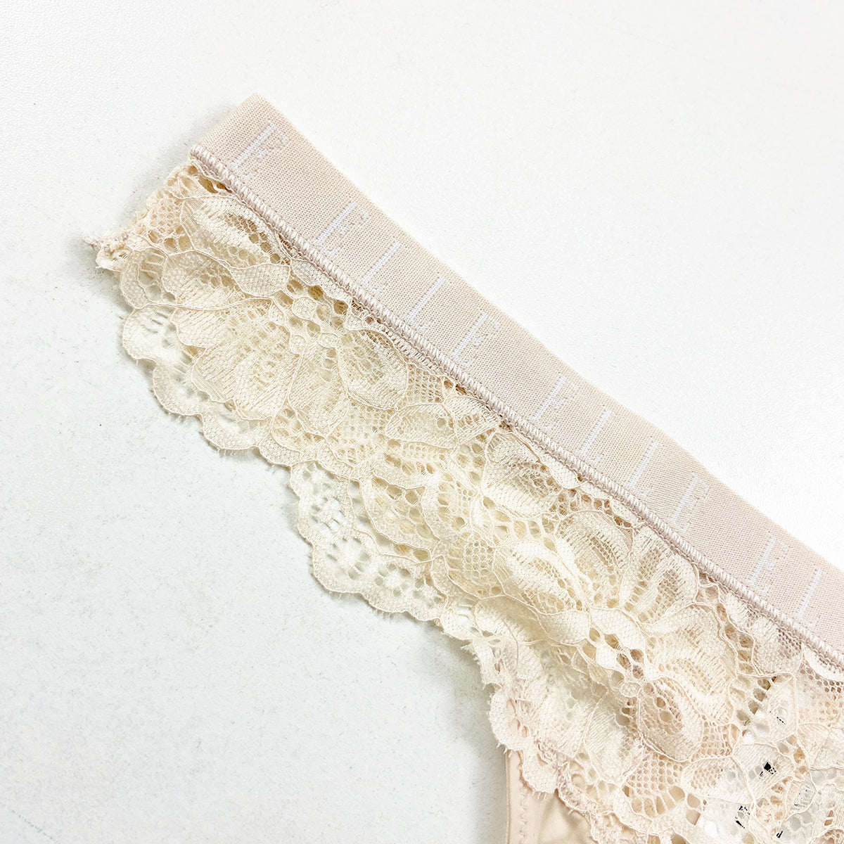 Women's Elegant Soft Stretch Floral Lace Comfortable Sexy Lace Thong Panty